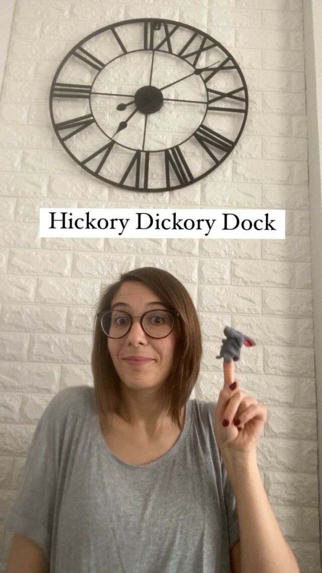 🎶Canción en inglés🎶 Hoy os traemos un trocito de Hickory Dickory Dock 🐭🕒 ¿Cuántas veces subirá nuestro ratoncito al reloj y se caerá cuando suenen las horas? Lo descubriremos en nuestras clases de Baby Music 🥰 #musicaenfamilia #nurseryrhymes #hickorydock #littlemusicalsteps