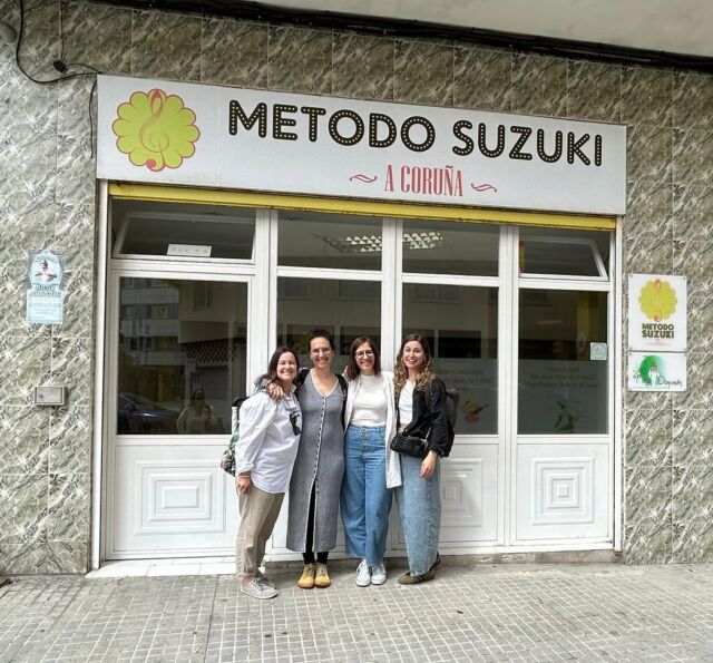 ¡Qué finde tan bonito vivimos en A Coruña! ❤️ Gracias a Bea y Olalla de @metodosuzukiacoruna por organizar este curso con tanto amor y a @pauflau por su confianza, su entusiasmo y su cariño. Ha sido un lujo poder compartir estos dos días allí . Qué bonita comunidad musical me llevo en el corazón ❤️ 

#metodosuzuki #flautatravesera #musicaenfamilia #coruña
